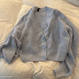 H&M Sweater thumbnail 1