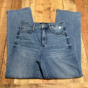 Judy Blue Wmns Medium Wash Stretch Denim Straight Leg Jeans Sz 11/30 Distressed thumbnail 2