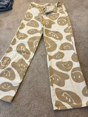 Bailey rose Petunia Smiley Face Beige Flare Pants thumbnail 5