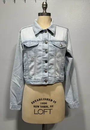 Forever 21 Denim Trucker Jean Jacket Womens Size M Button Up Long Sleeve Blue thumbnail 1