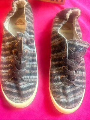 Roxy Bayshore slip on shoe -Well loved striped with faux fur lining - flaw thumbnail 2