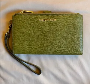 Michael Kors Wallet thumbnail 1