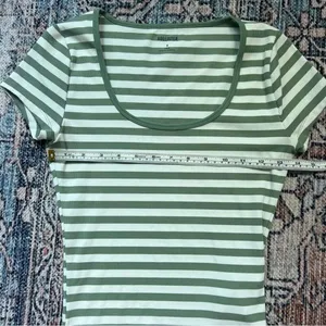 Hollister Ribbed Seamless Fabric Scoop Baby Tee Size Small Green White Stripes thumbnail 6
