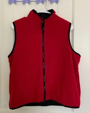 EUC Women’s red black fleece full zip vest warm winter fashion large/XL‎ thumbnail 1