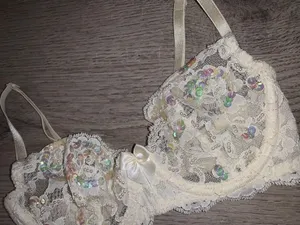 Victoria’s Secret Lace Bra 34B thumbnail 3
