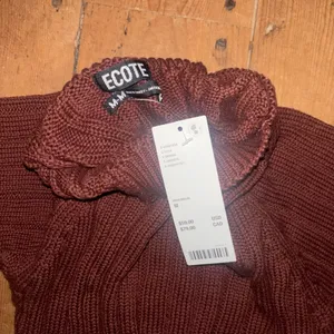 Ecote Burgundy Belted Short Sleeve Sweater with Asymmetrical Hem thumbnail 3