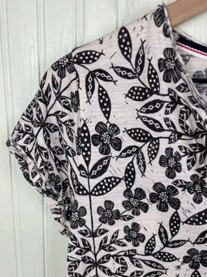 Anthropologie Press Relief Pilcro Spliced-Neck Tee Size Small Black White Floral thumbnail 12