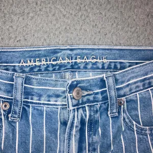 American Eagle Pinstripe Mom Jeans 4 29x27 Blue Retro High Waisted Tapered Leg thumbnail 6