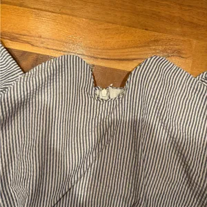 Romeo and Juliet couture off the shoulder pin stripe ruffle sweetheart neck SM‎ thumbnail 3