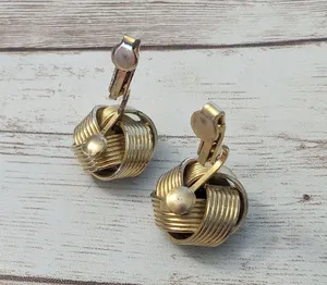 Vintage Clip On Earrings - Chunky Gold Tone Knot Design thumbnail 7