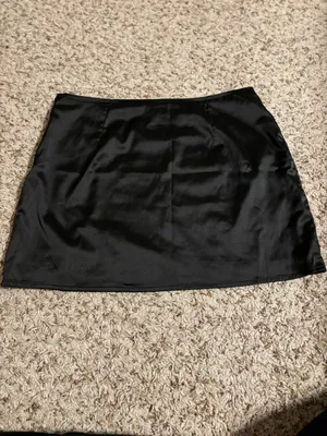 Le lis Black satin mini skirt thumbnail 2