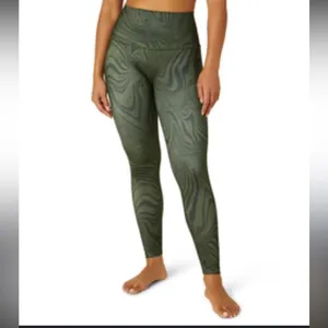 Beyond Yoga Printed Midi Leggings – Size M – Deep Olive Swirl thumbnail 3