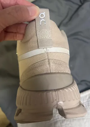 7.5 On Cloud Hi Monochrome Desert/Taupe High-top running Sneakers thumbnail 10