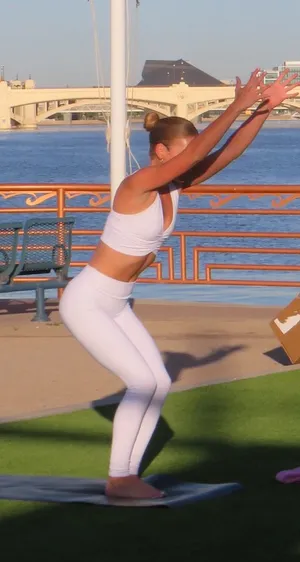 Alo Wild Thing Bra & High Waisted Airbrush Leggings thumbnail 3
