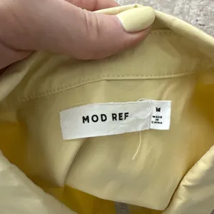 Mod Ref The Ophelia Top Size Medium in Butter Yellow | Boxy Button Down Shirt thumbnail 4