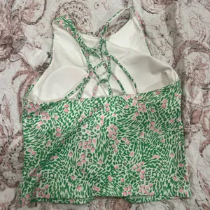 Fabletics Green pattern Women's sports top thumbnail 3