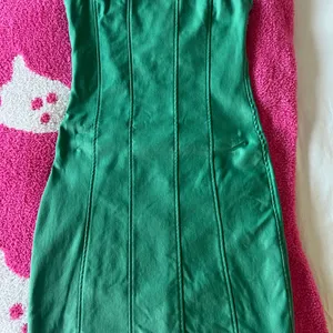 Edikted Green Strapless Dress thumbnail 2