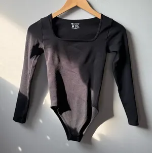 Black square neck bodysuit 🔥 thumbnail 1