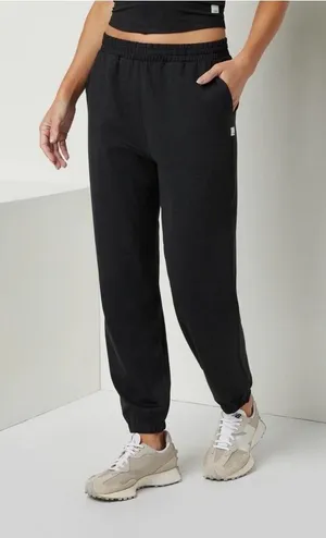 Vuori Boyfriend Sweatpants Joggers Small Black Athleisure Lounge Minimal Travel thumbnail 1