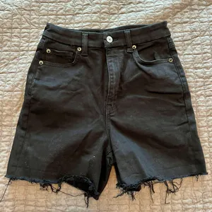 American Eagle Next Level Curvy Super High Waisted Shorts thumbnail 2