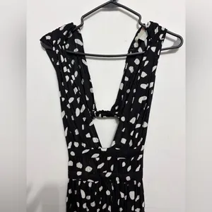 GB Black & White Polka Dot Maxi women’s size XS Dress Deep V Open Back(E47)✨ thumbnail 9