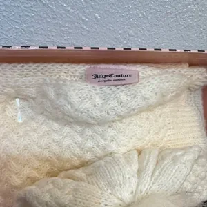 Juicy Couture Beanie Scarf Set Cream Ivory Winter Knit Pom Pom Gift Box Y2K thumbnail 3