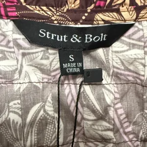 Strut & Bolt Get Familiar‎ Brown Floral Smocked Ruffle Neck Blouse Sz S NWT thumbnail 8
