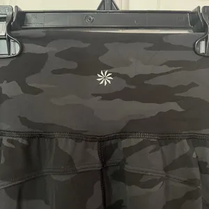 Athleta Salutation Camo Jogger Pants Athletic Camouflage Gray Black Size S Small thumbnail 6