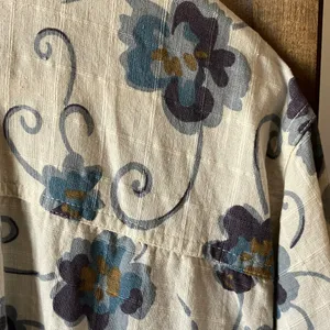 FINAL MARKDOWN HGNY Jeans Floral Linen Blend Top large thumbnail 13