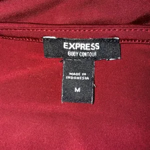 EXPRESS Body‎ Contour Rich Dark Red Short Sleeve Crew Neck Bodysuit Top M thumbnail 6