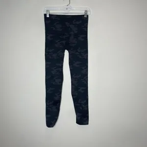 Spanx Navy Blue Gray Camo Seamless Look At Me Now Leggings Size Large thumbnail 7