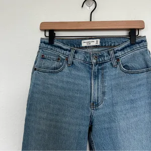 Abercrombie & Fitch Low Rise Baggy Jean Medium With Raw Hem thumbnail 7