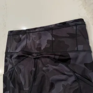 Lululemon Fast & Free High Rise Crop Leggings Women’s 6 Gray Camo Reflective Gym thumbnail 7