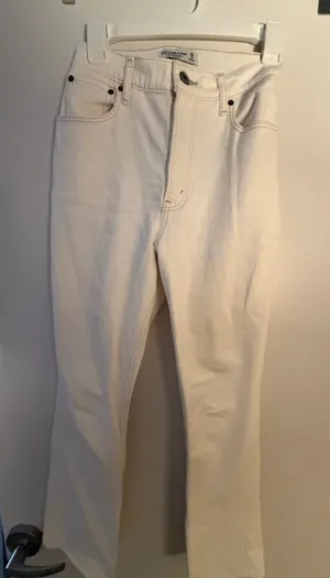 Abercrombie and Fitch white jeans thumbnail 1