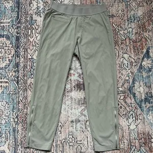 Athleta Mod Trekkie Crop Jogger Pants Ankle Zip Pull On Woven Light Gray Size 8 thumbnail 2