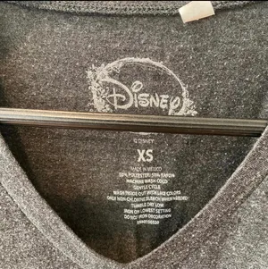 Disney Lion King Hakuna Matata Gray Shirt Vneck XS Parks Collector Simba thumbnail 4