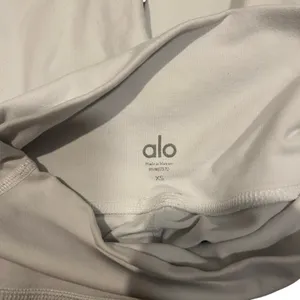 Womens Alo Yoga Cropped Leggings White XS Mesh Cutout Pilates Athleisure thumbnail 3