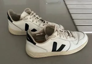 Women’s V-10 VEJA Sneakers thumbnail 1