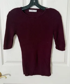 ZARA Knit Ribbed Short-Sleeve Sweater in Deep Burgundy small thumbnail 1