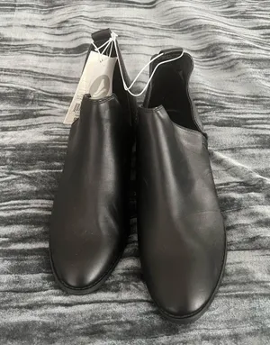 Black half ankle boots Size 6.5 By universal thread thumbnail 1