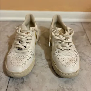 Veja V-10 Prime Leather Sneakers in White Platine thumbnail 4
