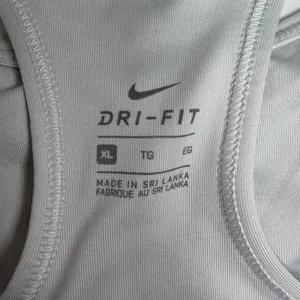 Nike XL Sports Bra Racerback Dri-FIT White Black Medium Support Activewear 2099 thumbnail 7