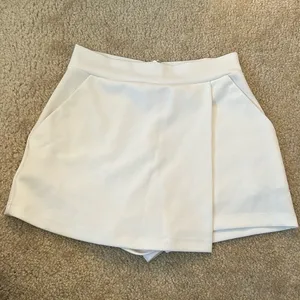 Forever 21 White Envelope Skort thumbnail 1