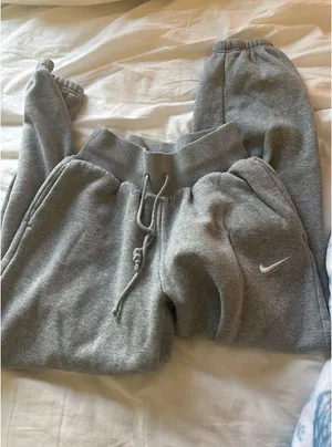 Grey Nike Sweatpants Women’s thumbnail 1