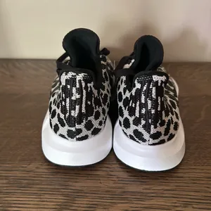 Adidas Swift Run 1.0 Shoes Women’s 8 thumbnail 4
