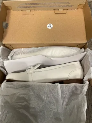 Clarks Off White Leather Loafer with Silver Trim Size 8 thumbnail 15