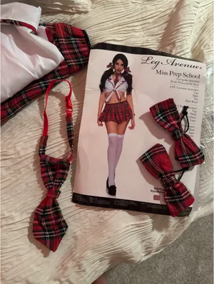 School girl Halloween costume thumbnail 5