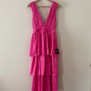 New Lulus Peak‎ Party Vibe Hot Pink Satin Tiered Tie-Back Midi Dress Size S thumbnail 2