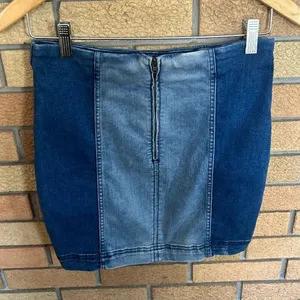 Free People Two Tone Color Block Blue Modern Femme Denim Mini Skirt Size 8 thumbnail 5