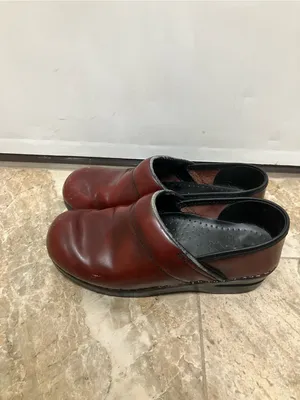 Dansko Professional Clogs in rich burgundy reddish-brown leather finish Size 39 thumbnail 3